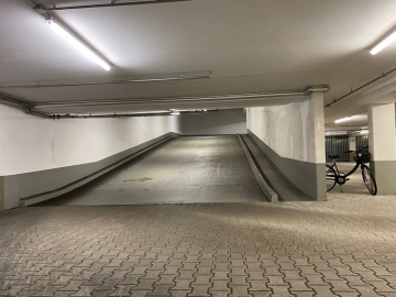 Auffahrt Rampe UG - Ebenerdiger Tiefgaragenstellplatz in zentraler S-Bahn-Nähe von Höhenkirchen zu verkaufen
