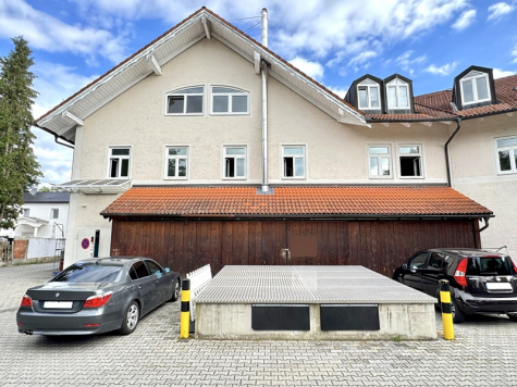 Großzügige 2 ZKB Wohnung in zentraler Lage von Putzbrunn, 85640 Putzbrunn, Etagenwohnung
