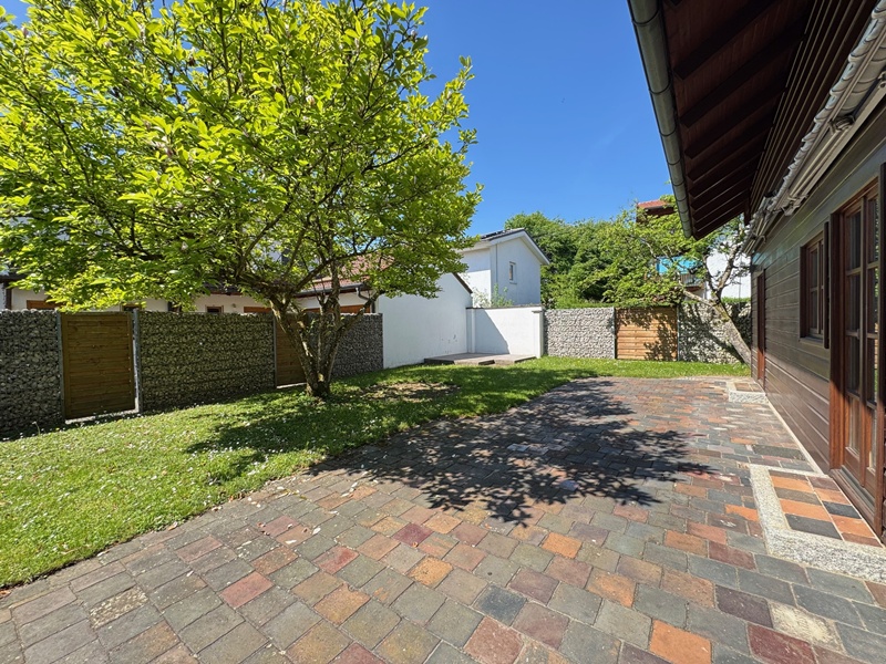 Terrasse und Garten - Individuelles freistehendes EFH auf 385qm Südgrundstück in gewachsener Lage von Höhenkirchen
