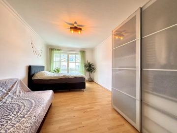 Schlafzimmer OG - Große, helle 4 ZKB Wohnung mit Balkon über 2 Etagen in Aying / Dürrnhaar