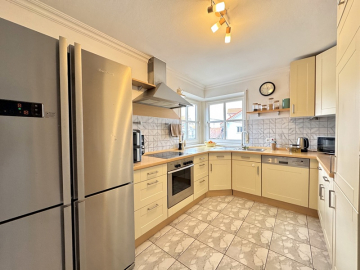 Küche - Große, helle 4 ZKB Wohnung mit Balkon über 2 Etagen in Aying / Dürrnhaar