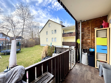 Balkon mit Zugang Terrasse - Renovierungsbedürftige 3 ZKB Wohnung mit Balkon und eigener Terrasse in Höhenkirchen