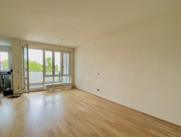 Attraktive, schöne 2 ZKB - Wohnung mit Loggia im Herzstück von Höhenkirchen-Siegertsbrunn - Wohnzimmer