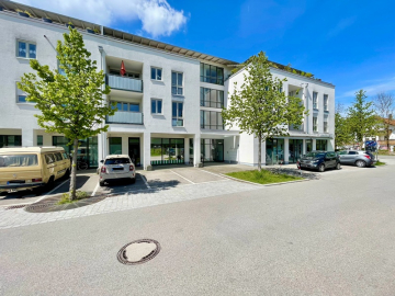 Attraktive, schöne 2 ZKB - Wohnung mit Loggia im Herzstück von Höhenkirchen-Siegertsbrunn - Außenbild links