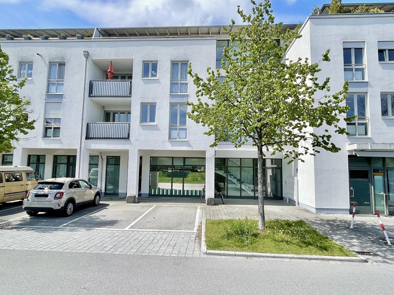 Attraktive, schöne 2 ZKB - Wohnung mit Loggia im Herzstück von Höhenkirchen-Siegertsbrunn - Außenbild vorne