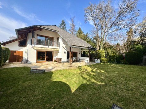 Zeitlose Eleganz trifft Landhaus-Charme: Einfamilienhaus in Toplage von Hohenbrunn-Riemerling, 85521 Riemerling, Einfamilienhaus