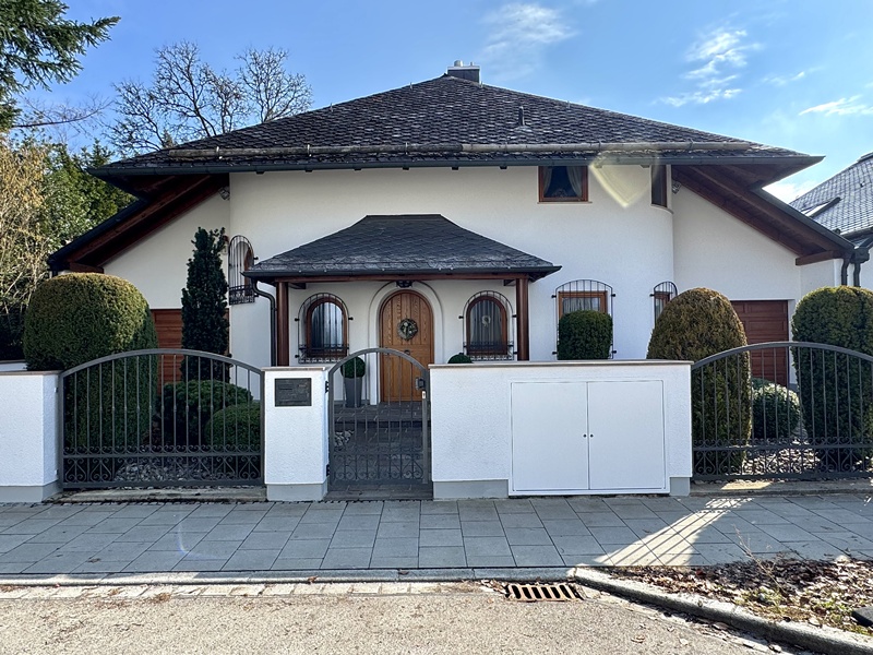 Außenansicht - Zeitlose Eleganz trifft Landhaus-Charme: Einfamilienhaus in bester Lage von Hohenbrunn-Riemerling