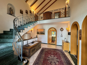 Eingangsdiele - Zeitlose Eleganz trifft Landhaus-Charme: Einfamilienhaus in bester Lage von Hohenbrunn-Riemerling