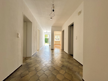 Eingangsdiele - Helle 3,5 ZKB Wohnung mit Garten in zentraler Lage von Dürrnhaar