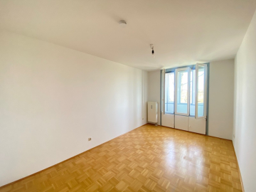 Attraktive, freie 2 Zimmerwohnung mit Westbalkon in Höhenkirchen - Schlafzimmer