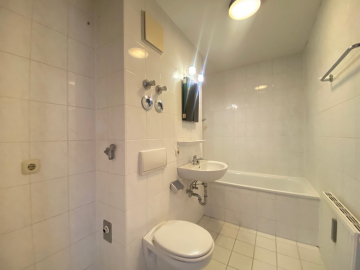 Attraktive, freie 2 Zimmerwohnung mit Westbalkon in Höhenkirchen - Badezimmer