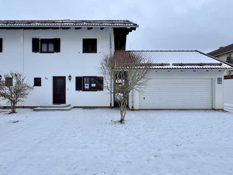 Außenansicht - Helle Doppelhaushälfte mit Garten in ruhiger Lage von Höhenkirchen
