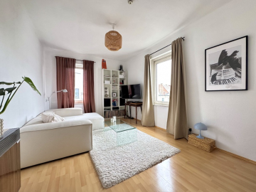 Wohnzimmer - Charmante 2 ZKB Wohnung direkt am Tegernseer Platz in Obergiesing