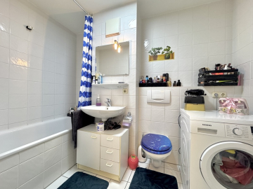 Bad - Helle 2 ZKB Wohnung mit Balkon in Höhenkirchen