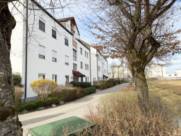 Ansicht Nordseite - Attraktive 2 ZKB DG Wohnung mit Balkon in ruhiger Lage von Siegertsbrunn