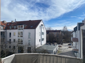 Helle & freundliche 3 Zimmerwohnung mit Balkon in zentraler Lage von Ottobrunn - Ausblick Balkon