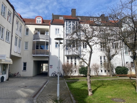 Helle & freundliche 3 Zimmerwohnung mit Balkon in zentraler Lage von Ottobrunn, 85521 Ottobrunn, Etagenwohnung