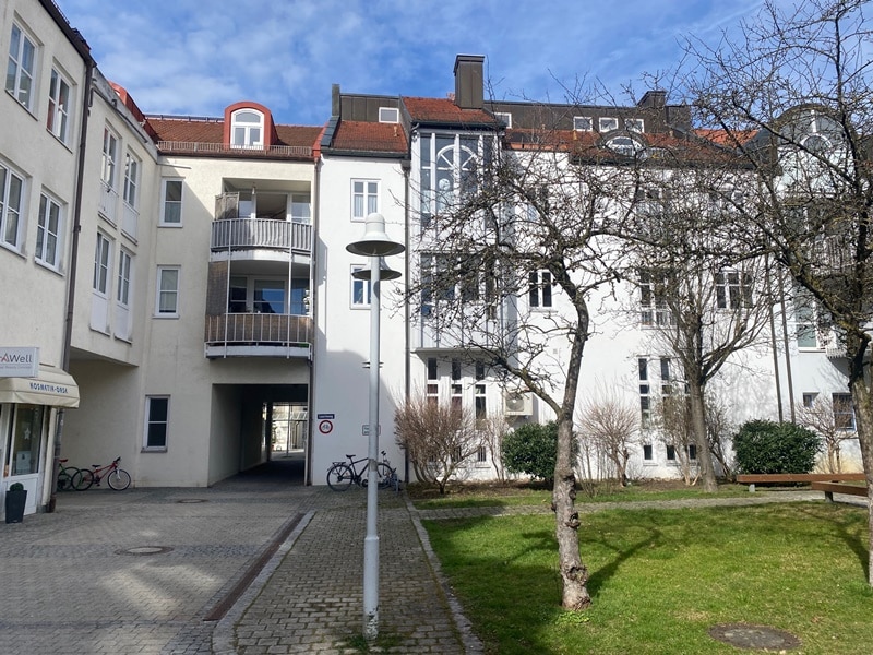 Helle & freundliche 3 Zimmerwohnung mit Balkon in zentraler Lage von Ottobrunn - Außenansicht