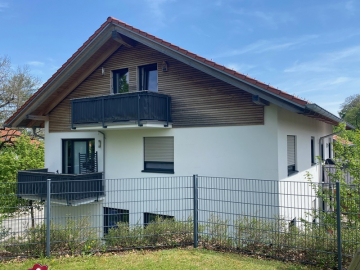 Außenansicht Süd - Individuelle & große 2,5 ZKB DG Maisonettewhg. mit 2 Balkonen in bevorzugter Lage von Oberhaching