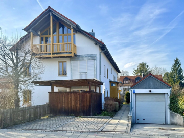 Außenansicht - Moderne DG-Wohnung mit Sichtdachstuhl, renoviert, ruhig und pendlerfreundlich in Neukeferloh