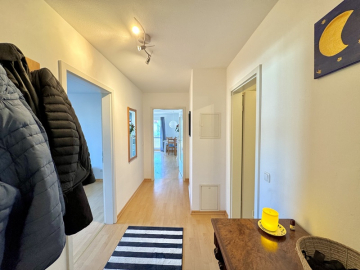 Eingangsdiele - Großzügige, helle 2 ZKB Wohnung mit Balkon in Höhenkirchen – Siegertsbrunn