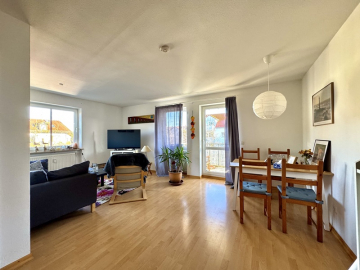 Wohnzimmer - Großzügige, helle 2 ZKB Wohnung mit Balkon in Höhenkirchen – Siegertsbrunn