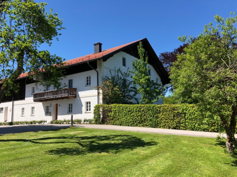 Großzügiges & exklusives Anwesen mit Schwimmhalle in exponierter Lage von Oberpframmern, 85667 Oberpframmern, Bauernhaus